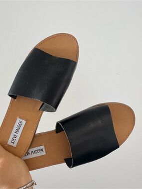 Steve Madden Black and Tan Slide Sandals